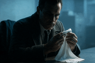 O Perfume no Casaco: Mistério, Memória e Desaparecimento